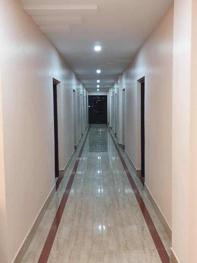 Sri Lakshmi Palace A/C Hotel Suluru Ngoại thất bức ảnh