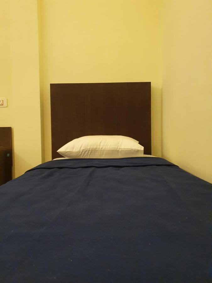 Sri Lakshmi Palace A/C Hotel Suluru Ngoại thất bức ảnh