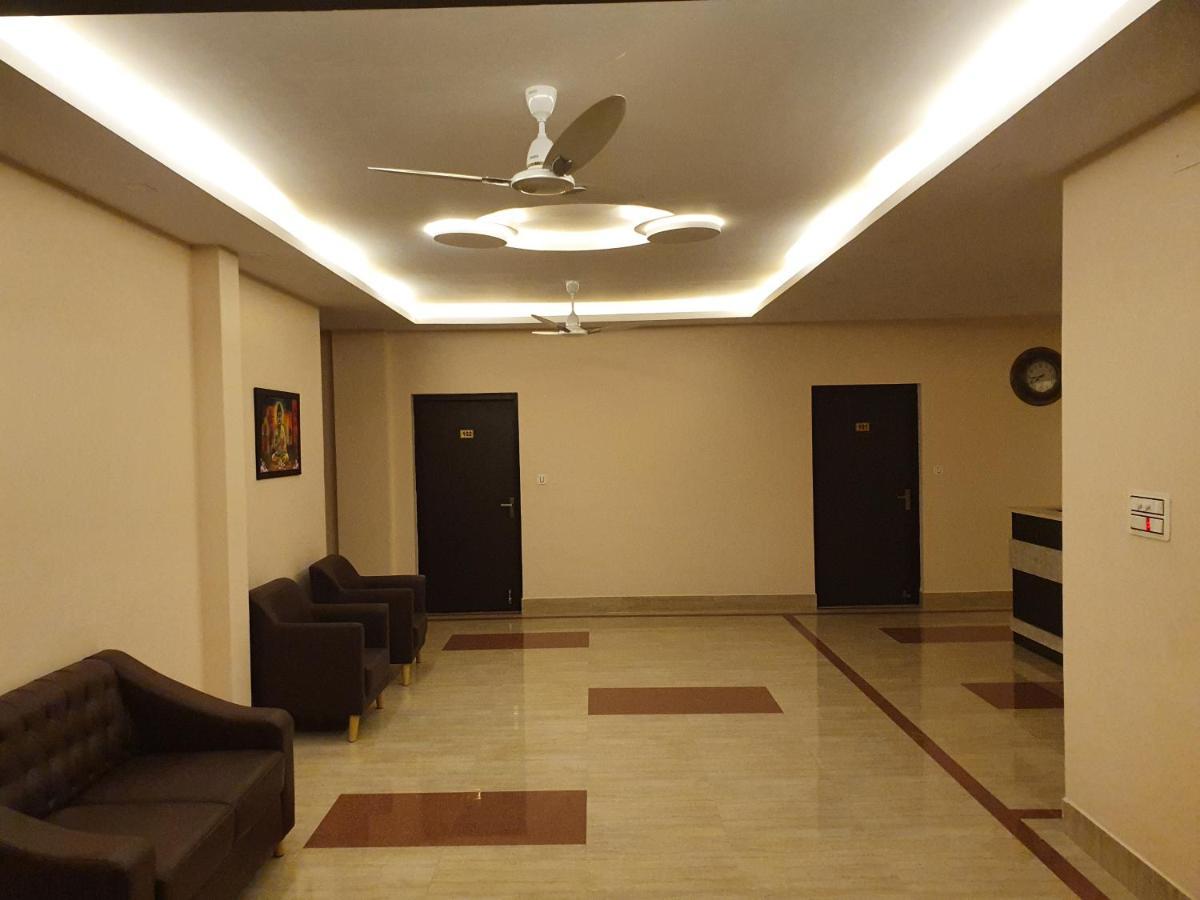 Sri Lakshmi Palace A/C Hotel Suluru Ngoại thất bức ảnh